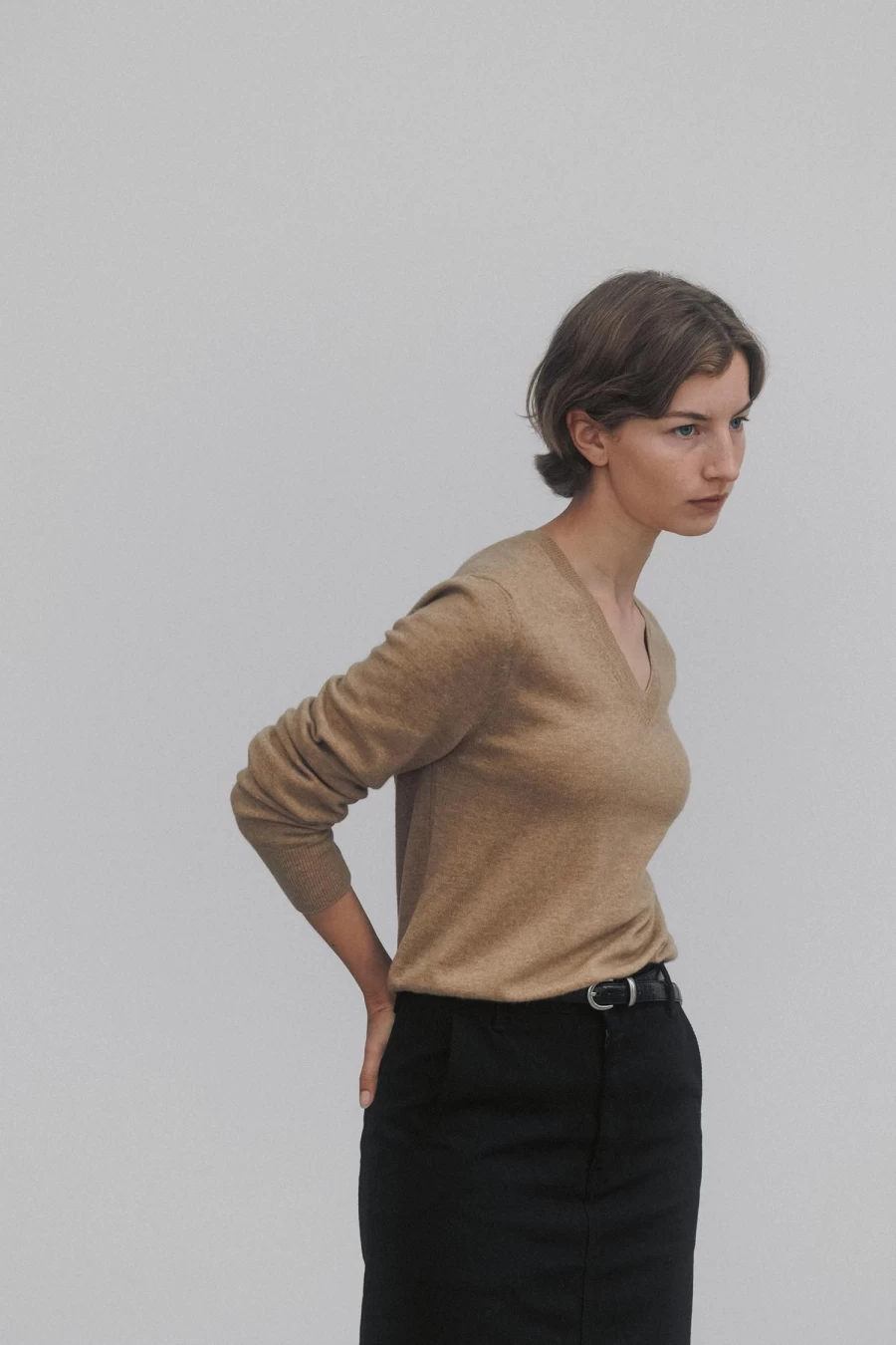 "Luxury Camel Cashmere Knit Sweater – Soft Warm Winter Pullover"