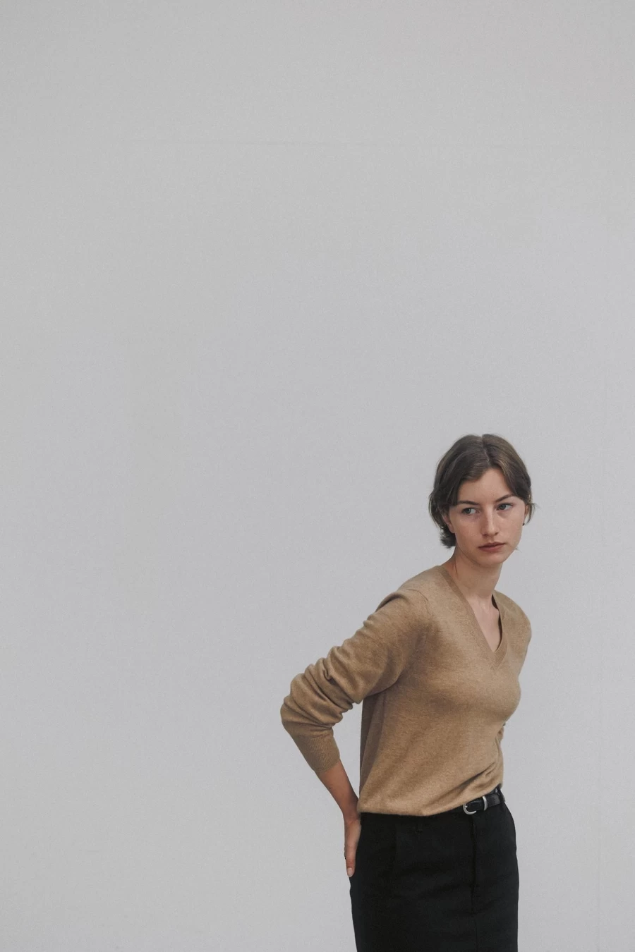 "Luxury Camel Cashmere Knit Sweater – Soft Warm Winter Pullover"