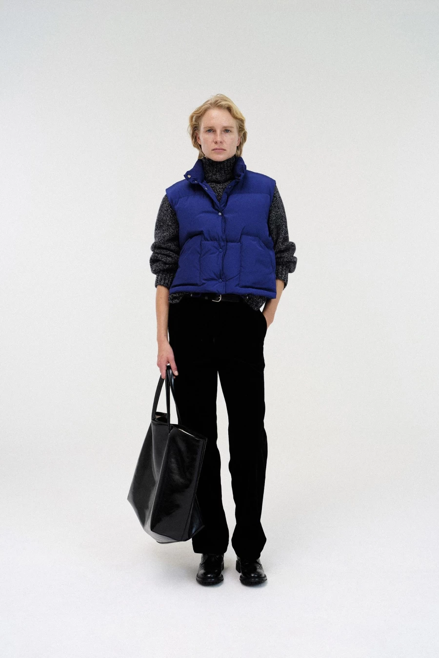 "Minimalist Large Black Tote Bag – Stylish Spacious Carryall for Everyday Use"