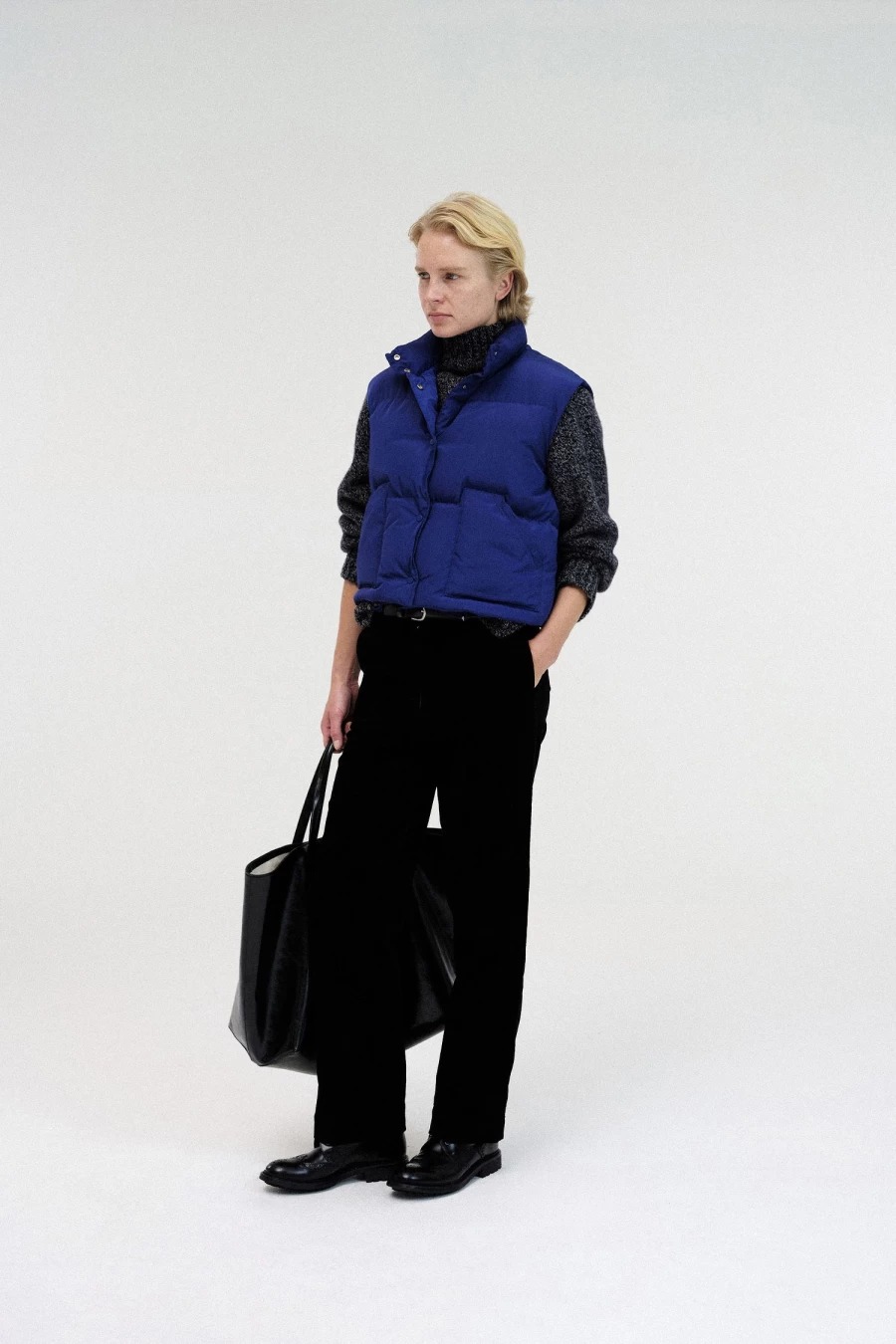 "Minimalist Large Black Tote Bag – Stylish Spacious Carryall for Everyday Use"